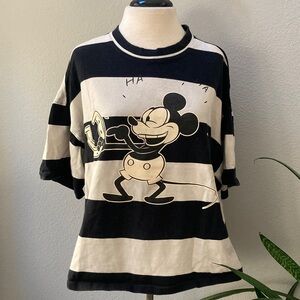 Disney Mickey Mouse Black and Short Sleeve T-Shirt L